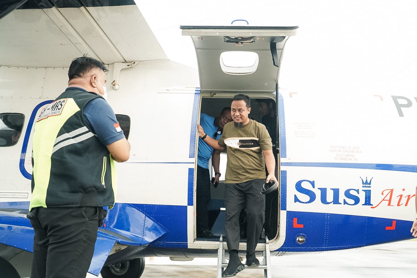 Disupport Subsidi Penerbangan Pemprov Sulsel, Andi Sudirman Jajal Pesawat Susi Air Makassar - Bone