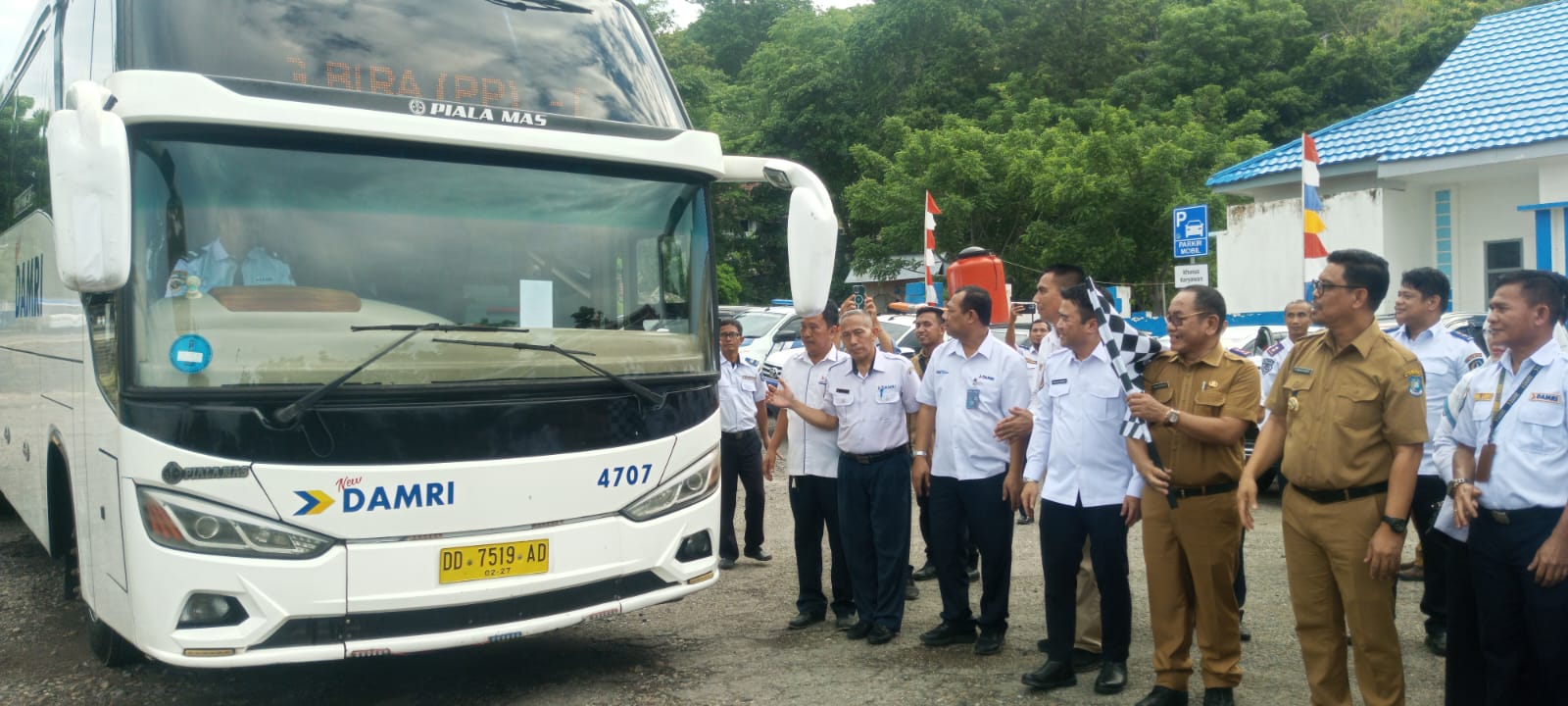 Kini Bus Damri Hadir Layani Trayek Bandara Sultan Hasanuddin - Pelabuhan ASDP Bira