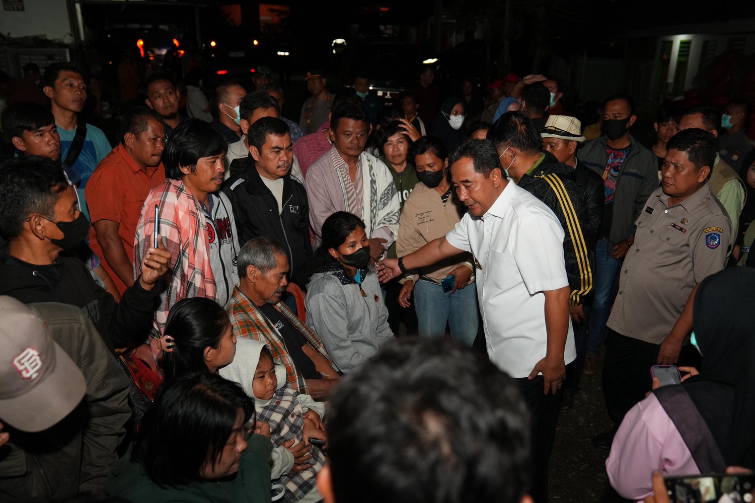 Tana Toraja Berduka, Pj Gubernur Bahtiar Kunjungi Korban dan Serahkan Bantuan